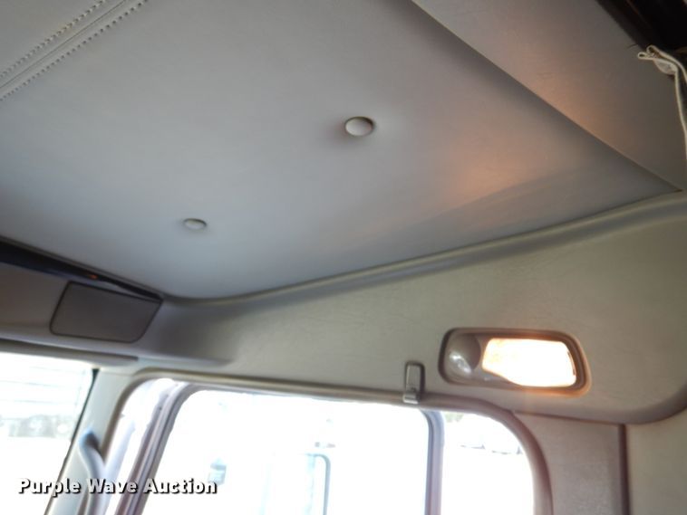 image for item DM5080 2012 Kenworth T660  semi truck