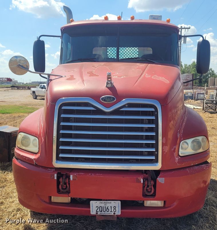 image for item FC9039 2004 Mack CX613 Vision  semi truck