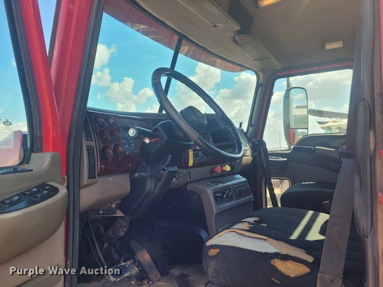 image for item FC9039 2004 Mack CX613 Vision  semi truck