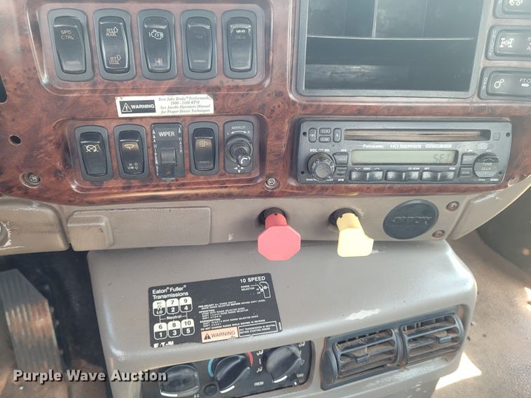 image for item FC9039 2004 Mack CX613 Vision  semi truck