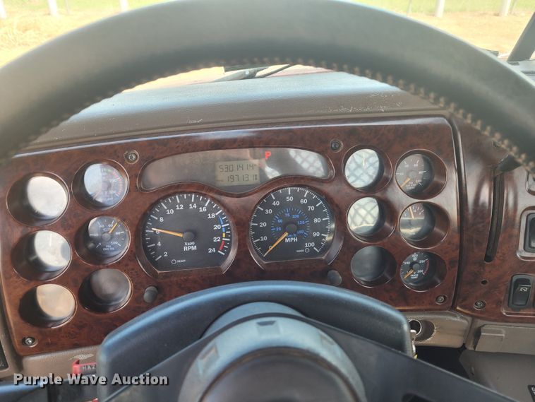 image for item FC9039 2004 Mack CX613 Vision  semi truck