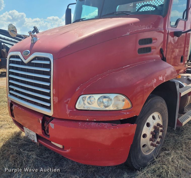 image for item FC9039 2004 Mack CX613 Vision  semi truck