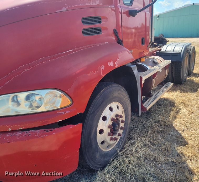 image for item FC9039 2004 Mack CX613 Vision  semi truck