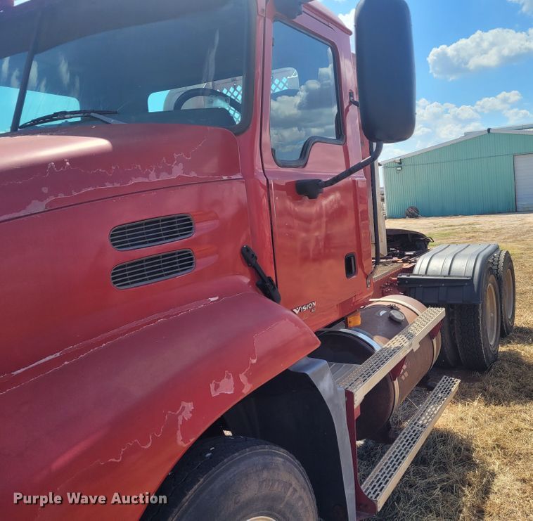 image for item FC9039 2004 Mack CX613 Vision  semi truck