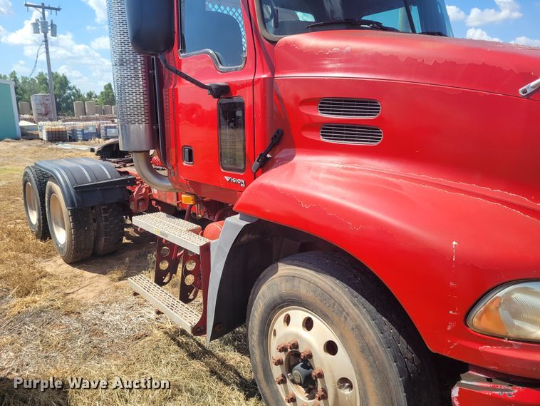 image for item FC9039 2004 Mack CX613 Vision  semi truck