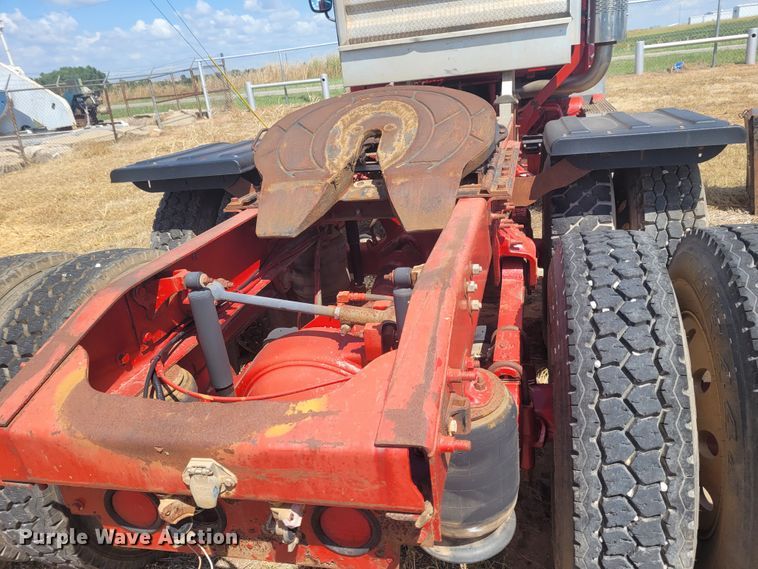 image for item FC9039 2004 Mack CX613 Vision  semi truck