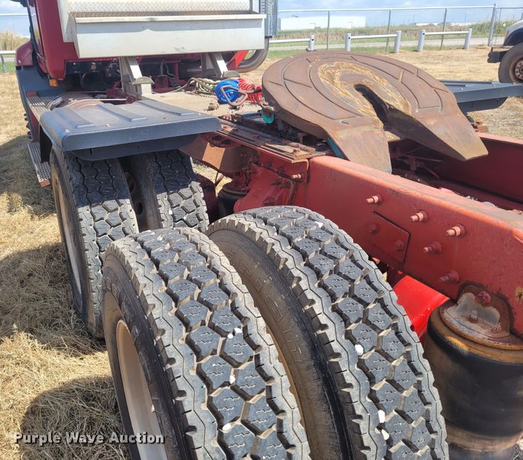 image for item FC9039 2004 Mack CX613 Vision  semi truck