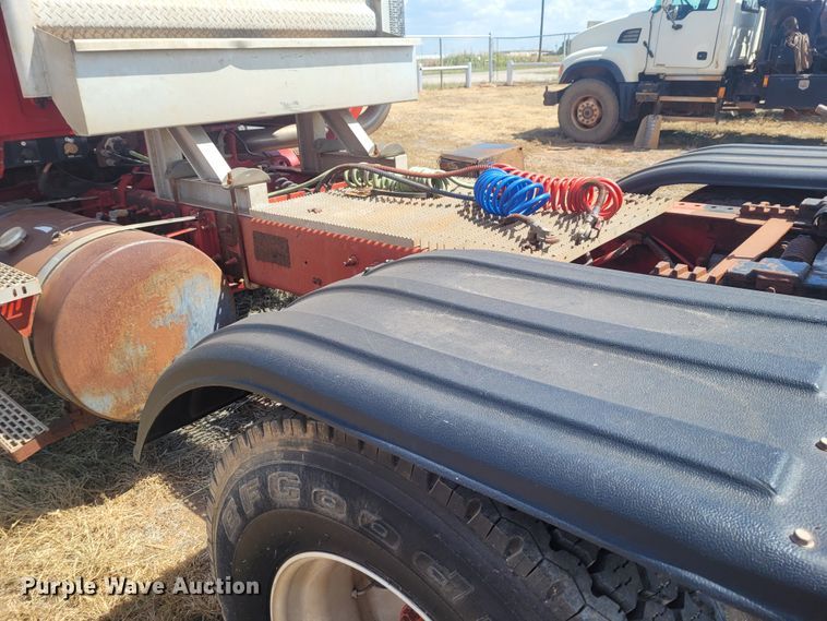 image for item FC9039 2004 Mack CX613 Vision  semi truck