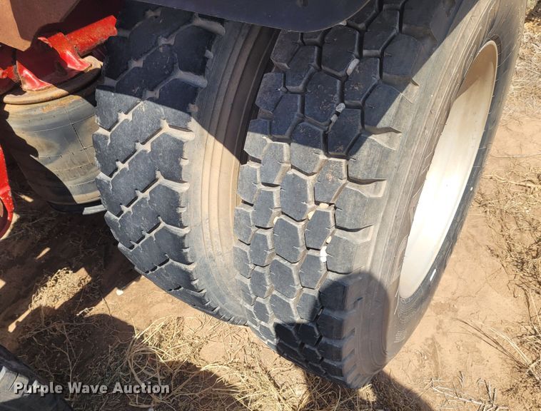 image for item FC9039 2004 Mack CX613 Vision  semi truck