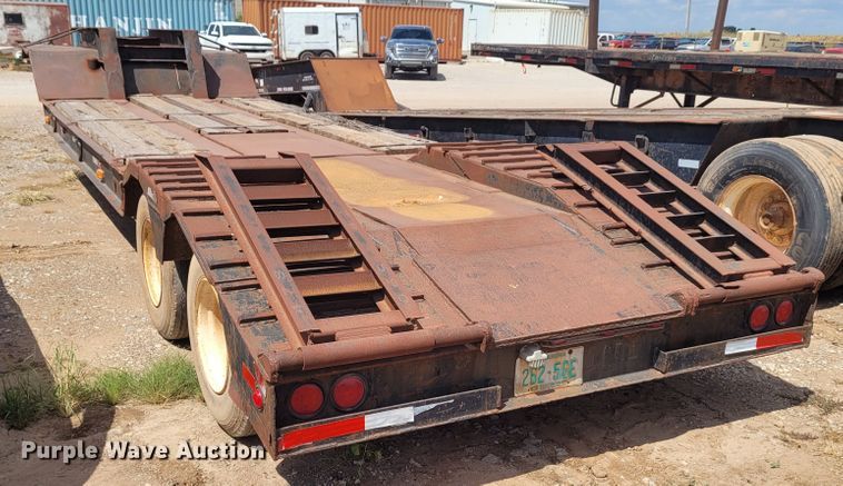 image for item FC9040 1975 Hyster  equipment trailer