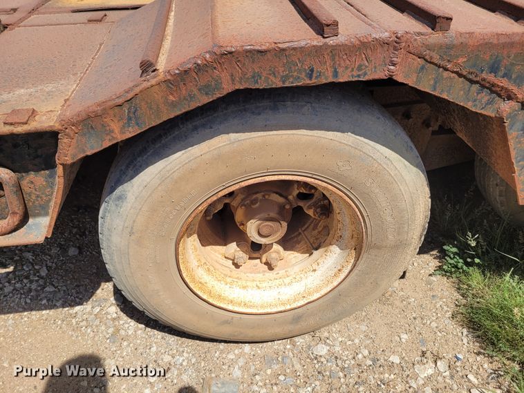 image for item FC9040 1975 Hyster  equipment trailer