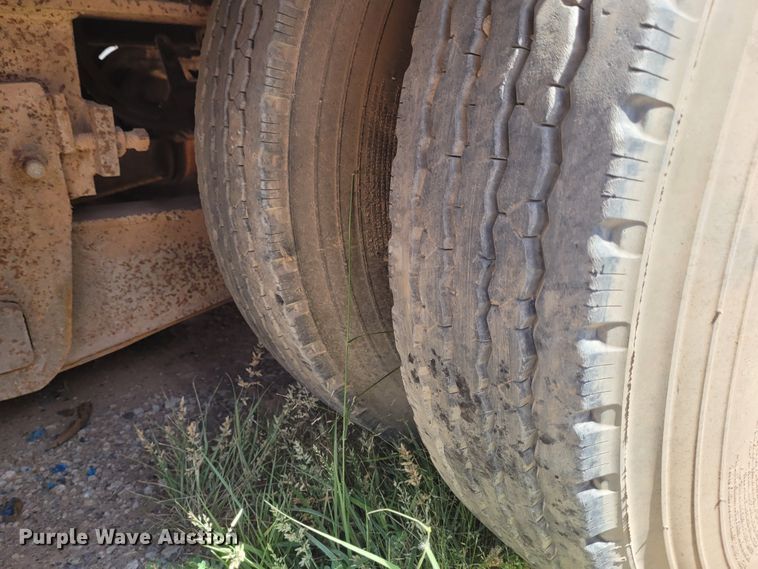 image for item FC9040 1975 Hyster  equipment trailer