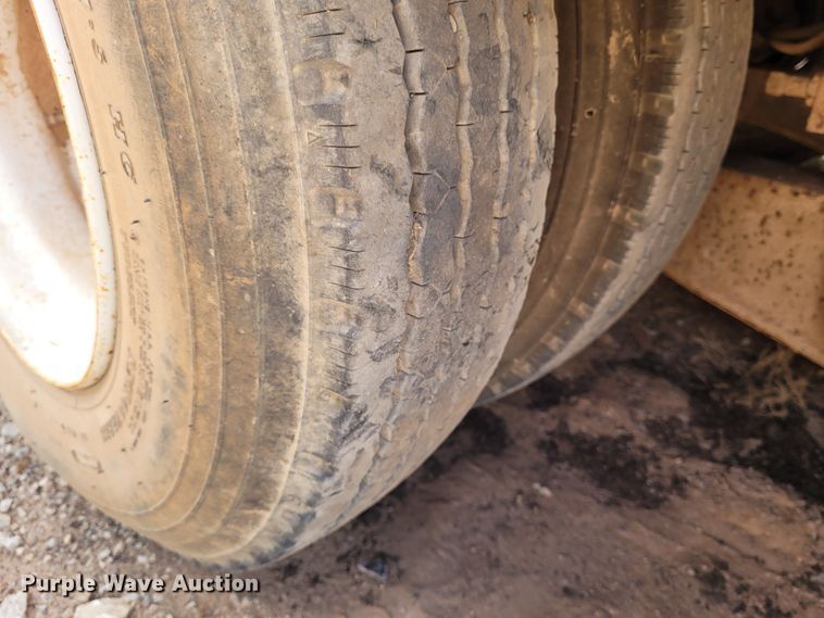 image for item FC9040 1975 Hyster  equipment trailer