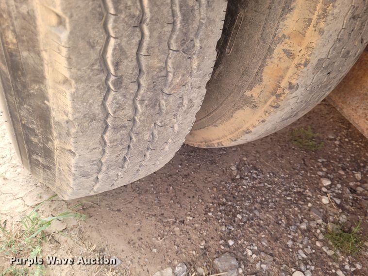 image for item FC9040 1975 Hyster  equipment trailer