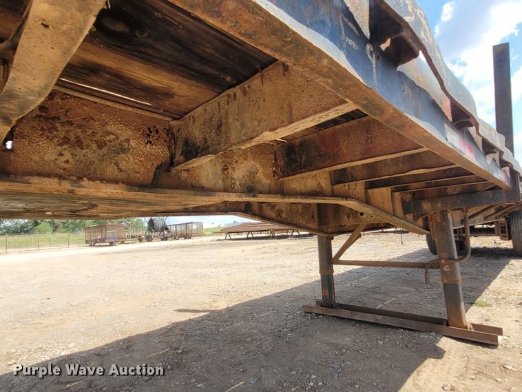 image for item FC9047 1977 Hobbs  flatbed trailer