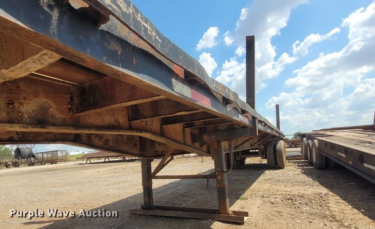 image for item FC9047 1977 Hobbs  flatbed trailer