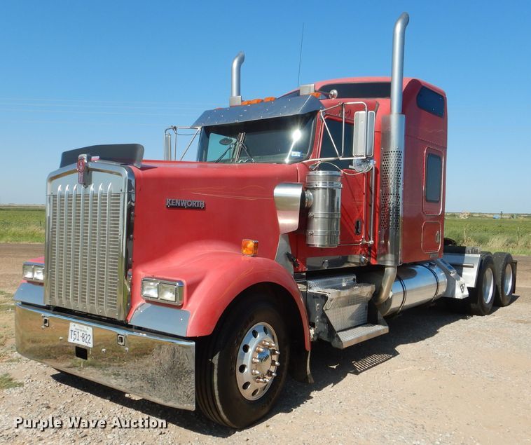image for item HC9202 2004 Kenworth W900  semi truck