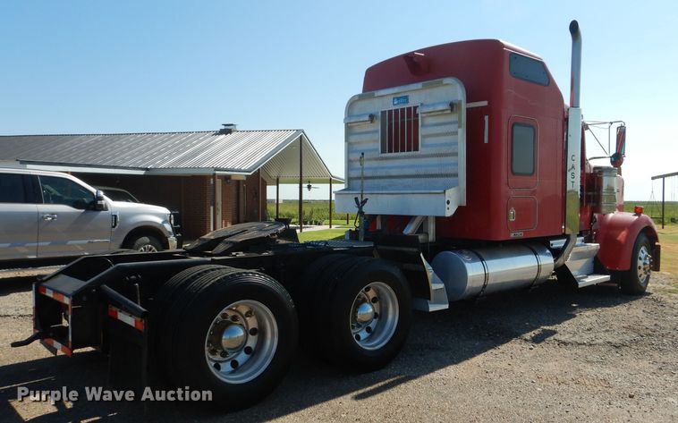 image for item HC9202 2004 Kenworth W900  semi truck