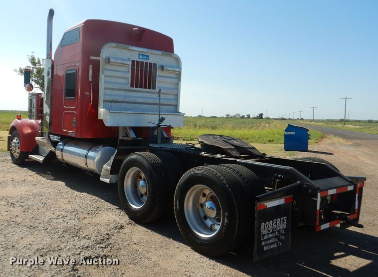 image for item HC9202 2004 Kenworth W900  semi truck