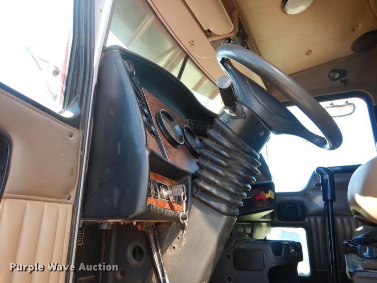 image for item HC9202 2004 Kenworth W900  semi truck