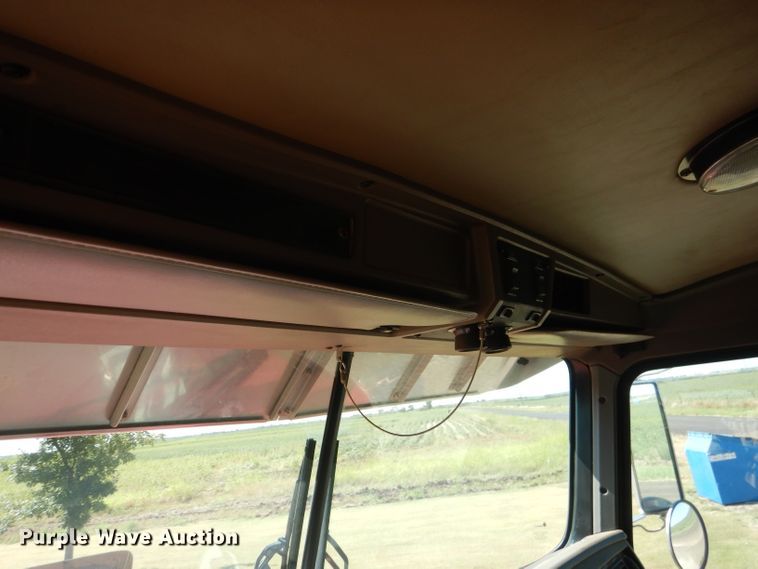 image for item HC9202 2004 Kenworth W900  semi truck