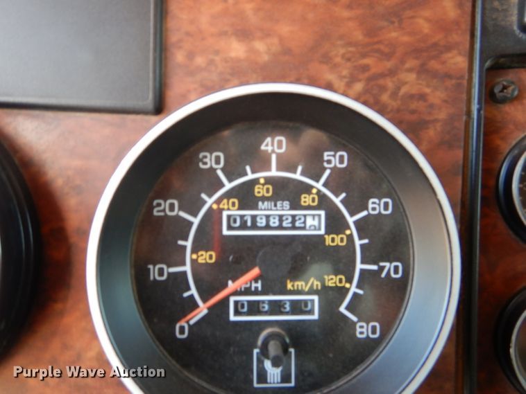 image for item HC9202 2004 Kenworth W900  semi truck