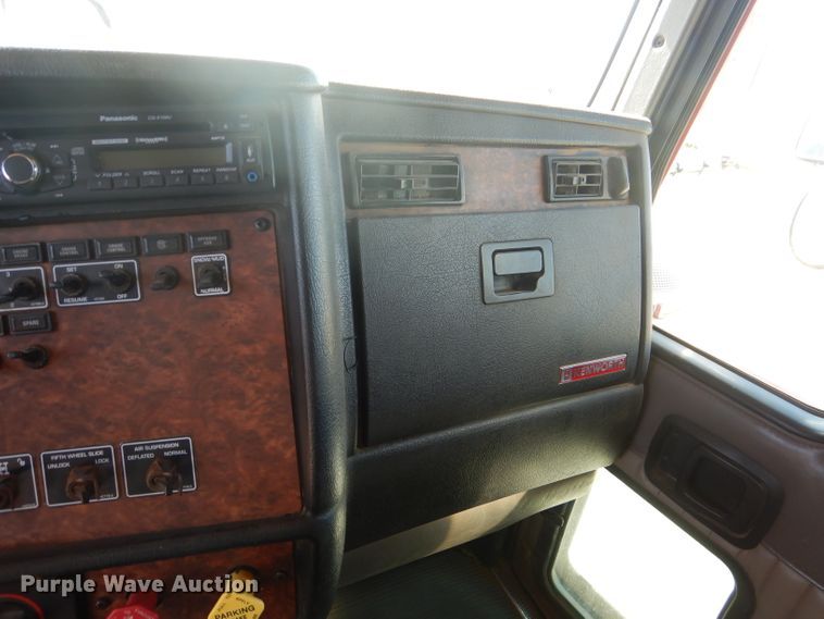 image for item HC9202 2004 Kenworth W900  semi truck