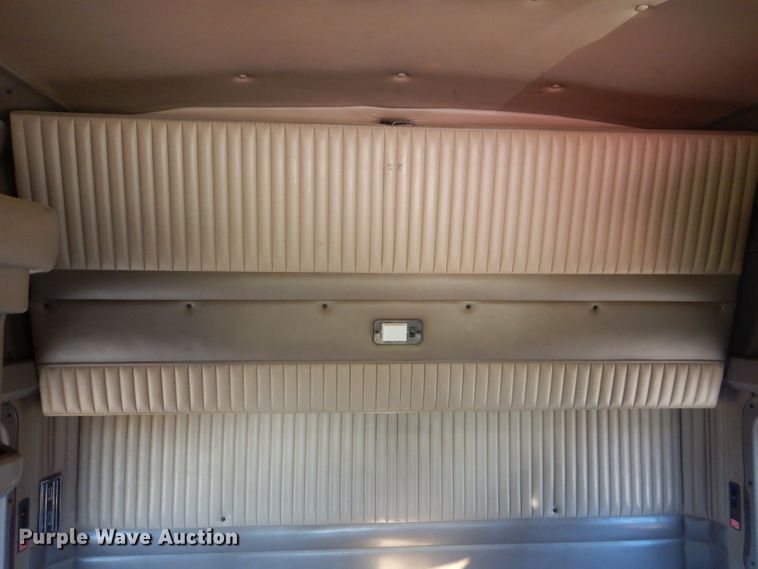 image for item HC9202 2004 Kenworth W900  semi truck