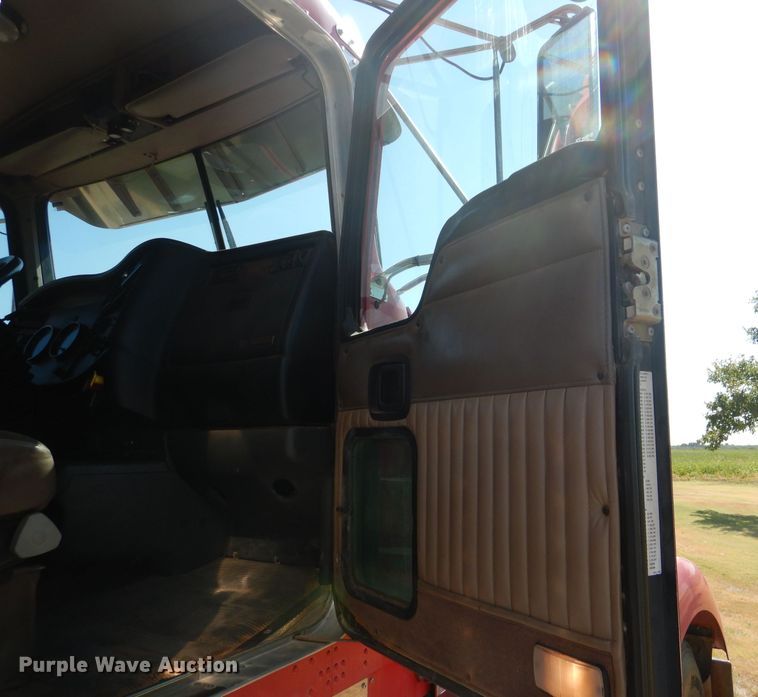 image for item HC9202 2004 Kenworth W900  semi truck