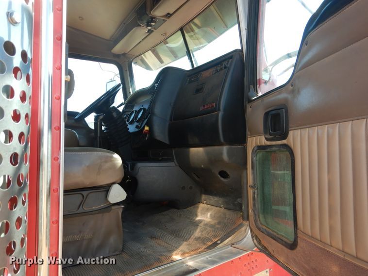 image for item HC9202 2004 Kenworth W900  semi truck