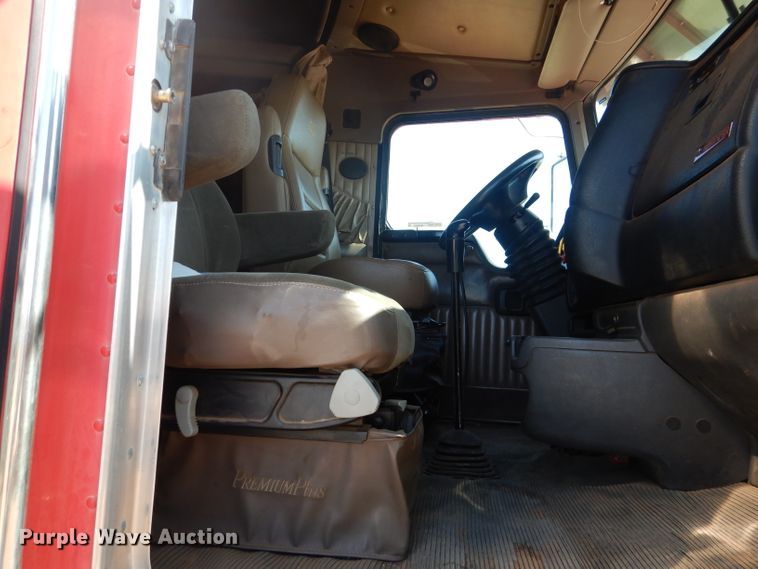 image for item HC9202 2004 Kenworth W900  semi truck