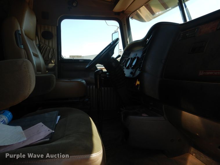 image for item HC9202 2004 Kenworth W900  semi truck