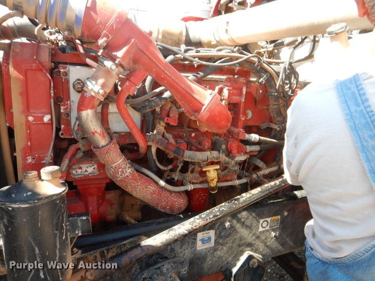 image for item HC9202 2004 Kenworth W900  semi truck