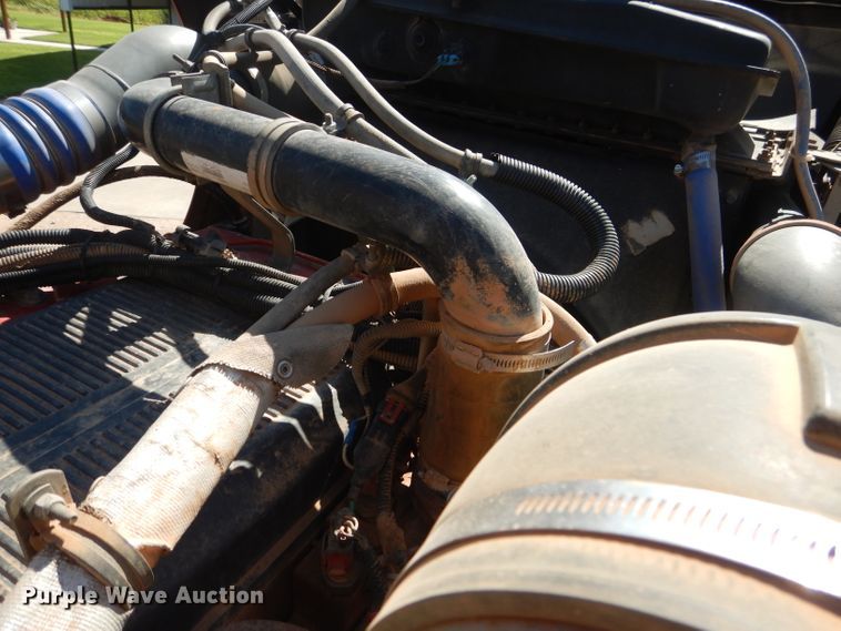 image for item HC9202 2004 Kenworth W900  semi truck