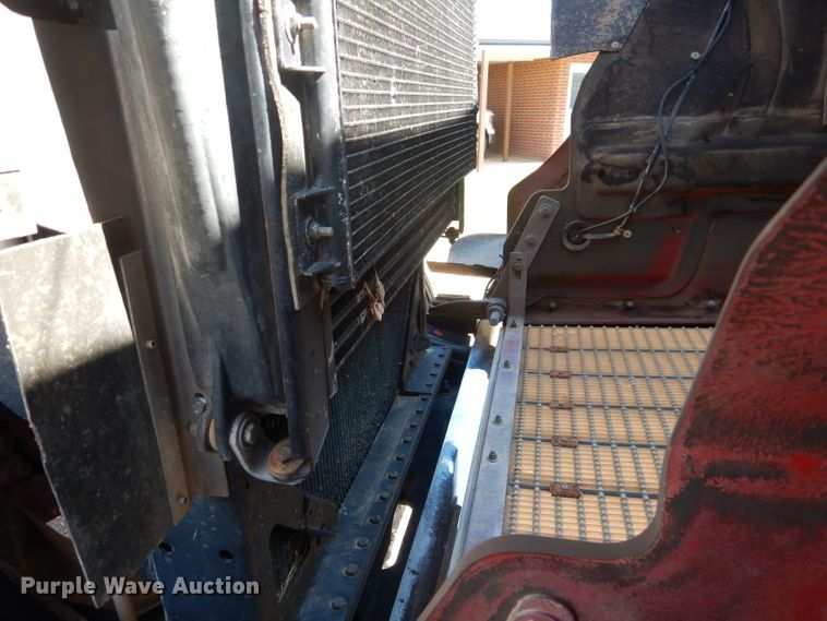 image for item HC9202 2004 Kenworth W900  semi truck