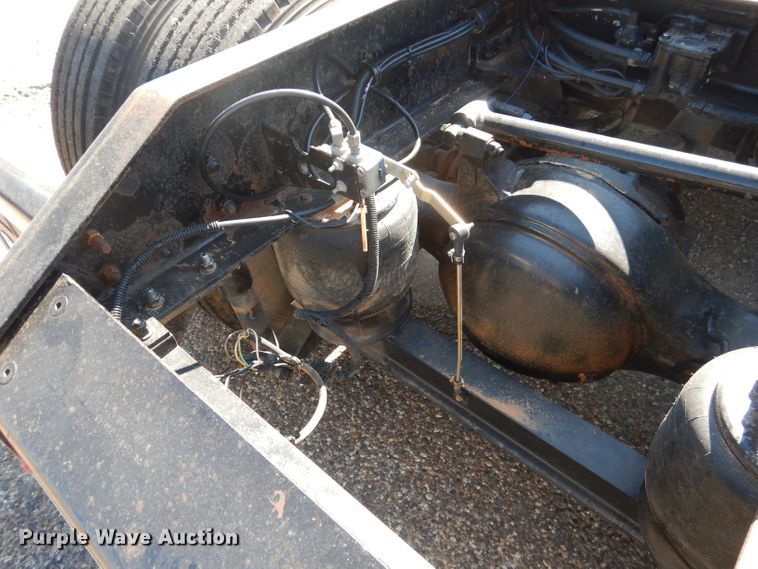 image for item HC9202 2004 Kenworth W900  semi truck