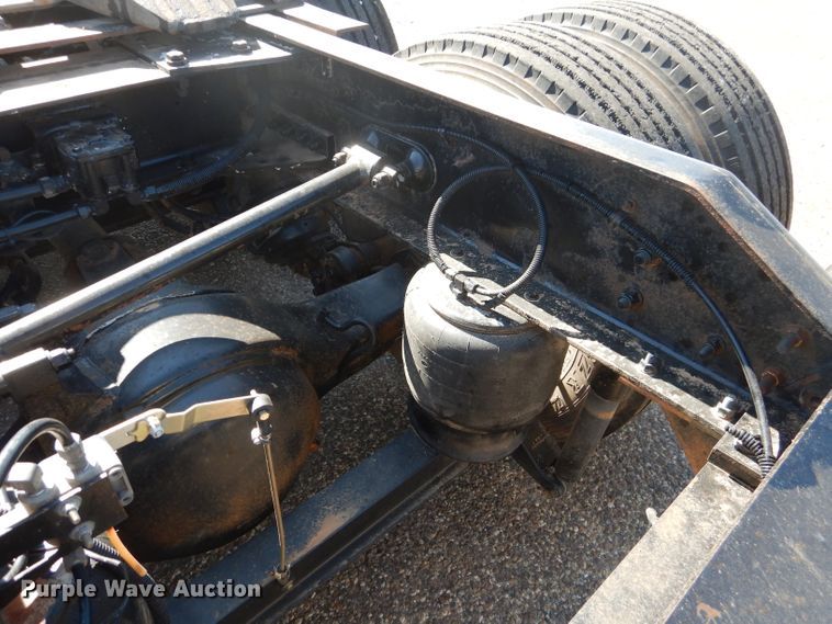 image for item HC9202 2004 Kenworth W900  semi truck