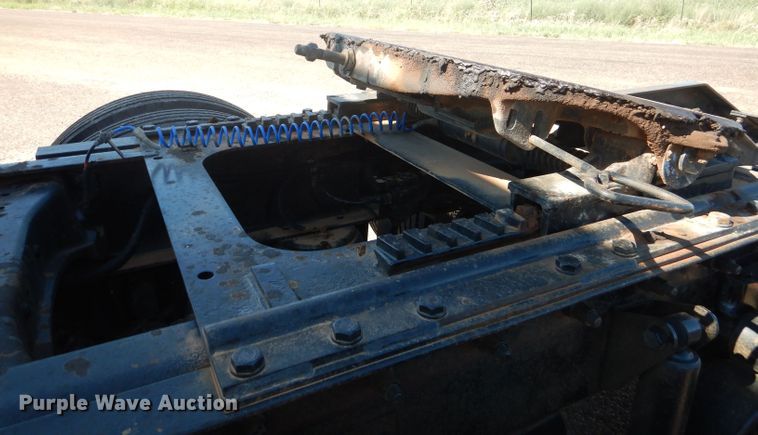 image for item HC9202 2004 Kenworth W900  semi truck