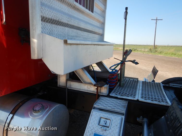 image for item HC9202 2004 Kenworth W900  semi truck