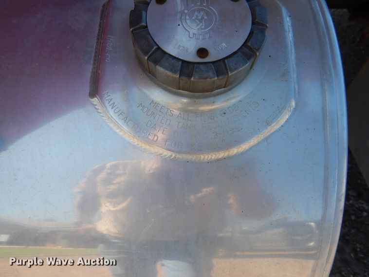 image for item HC9202 2004 Kenworth W900  semi truck