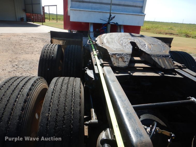 image for item HC9202 2004 Kenworth W900  semi truck