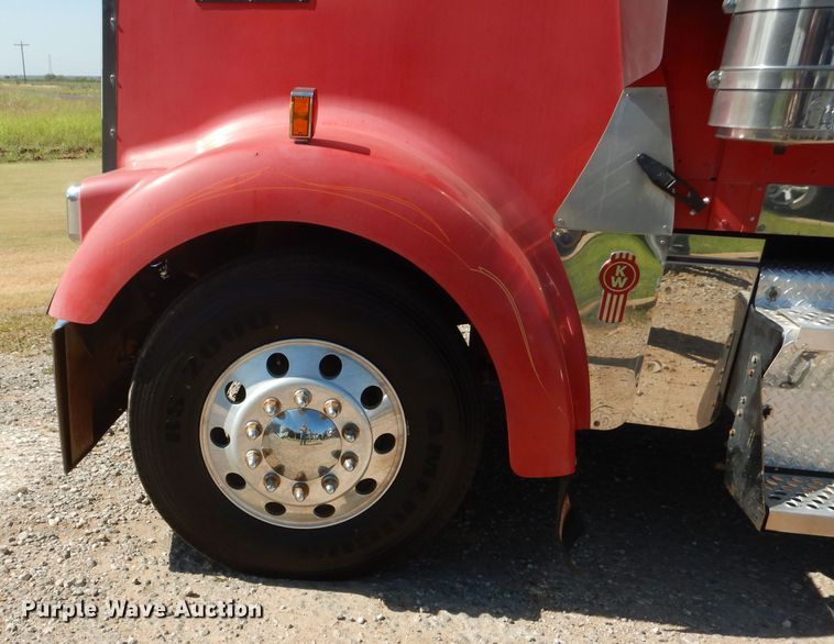 image for item HC9202 2004 Kenworth W900  semi truck