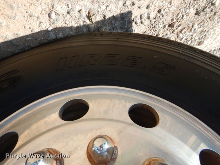 image for item HC9202 2004 Kenworth W900  semi truck