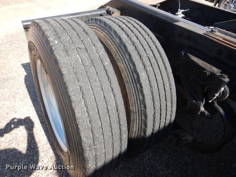 image for item HC9202 2004 Kenworth W900  semi truck