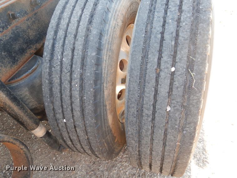 image for item HC9202 2004 Kenworth W900  semi truck