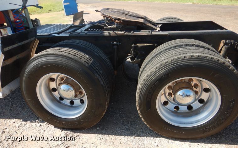 image for item HC9202 2004 Kenworth W900  semi truck