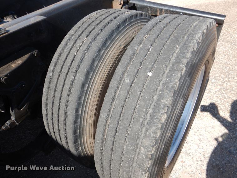 image for item HC9202 2004 Kenworth W900  semi truck