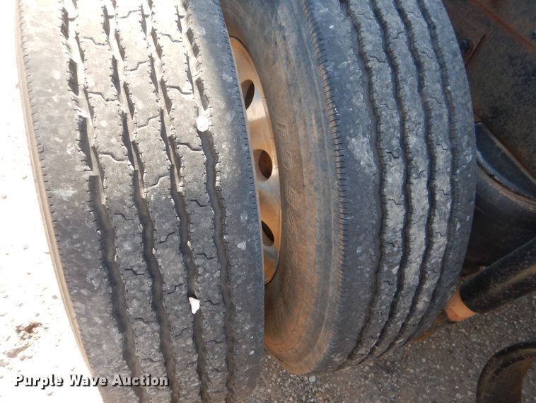 image for item HC9202 2004 Kenworth W900  semi truck