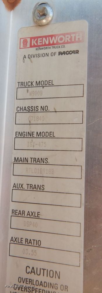 image for item HC9202 2004 Kenworth W900  semi truck