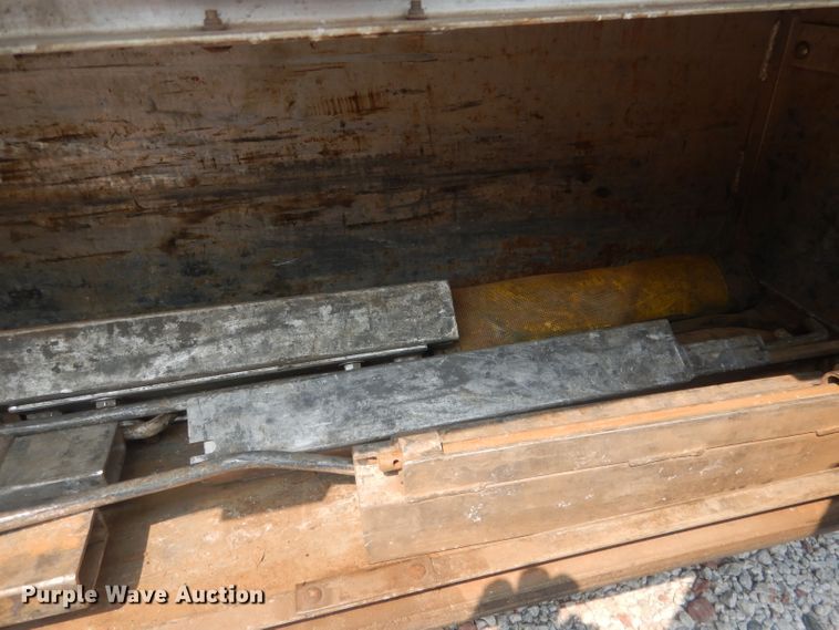 image for item HU9279 2013 Wilson AD 1080  drop deck trailer